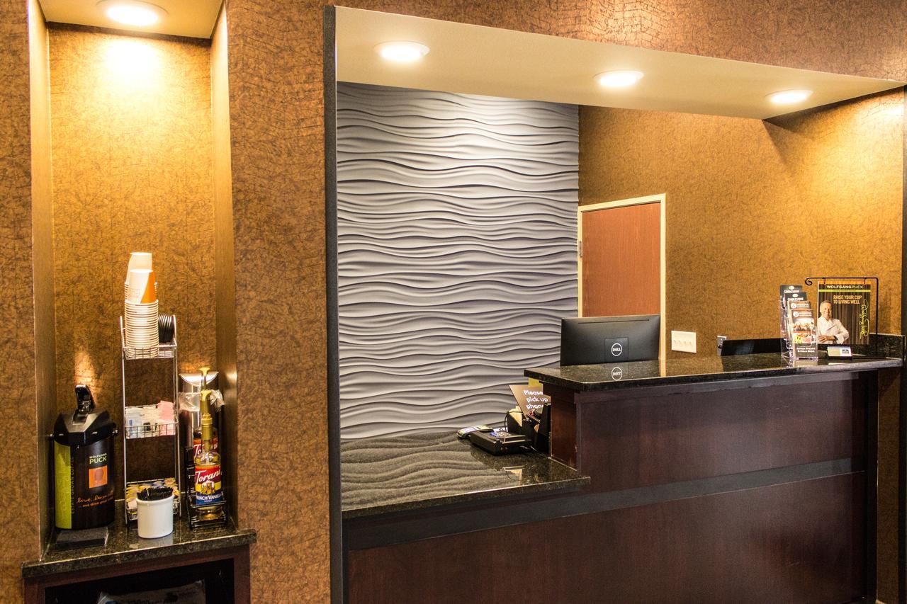Cobblestone Hotel & Suites - Чиппева-Фолс Экстерьер фото